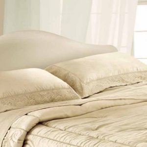 Completo lenzuola purissimo cotone -Composto da lenzuola sopra con pizzo + 2 federe con pizzo + 1 lenzuolo